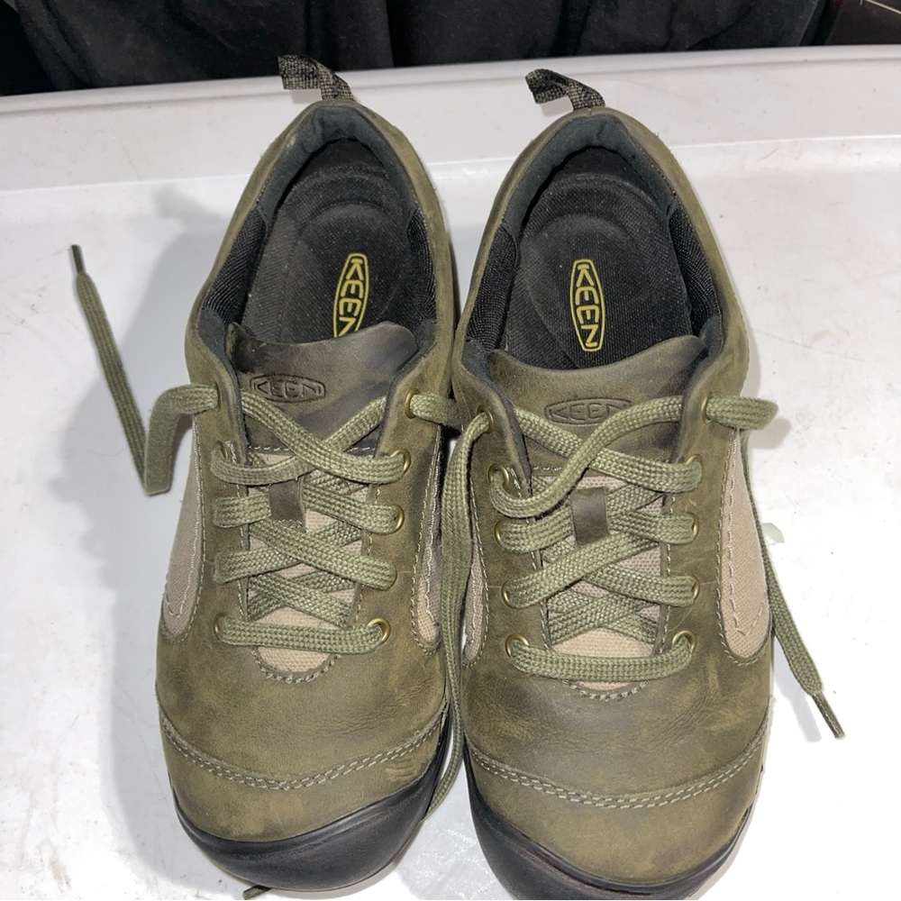 Keen women’s size 8 Presidio sneaker